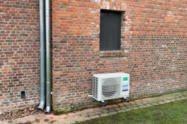 Buitenunit – zink regenafvoer